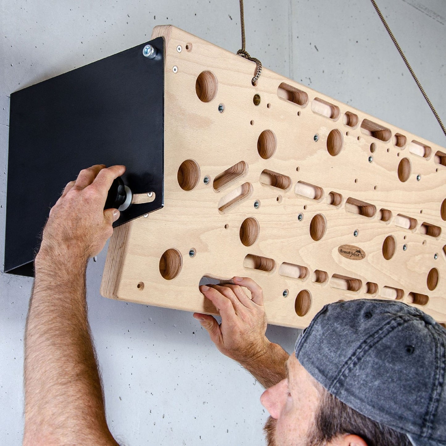 Kraxlboard The Wall B-Stock:la pared de entrenamiento multifuncional para la patada definitiva