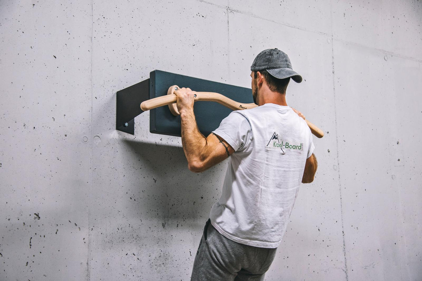 Snake Pull-Up Bar - for mounting on the wall